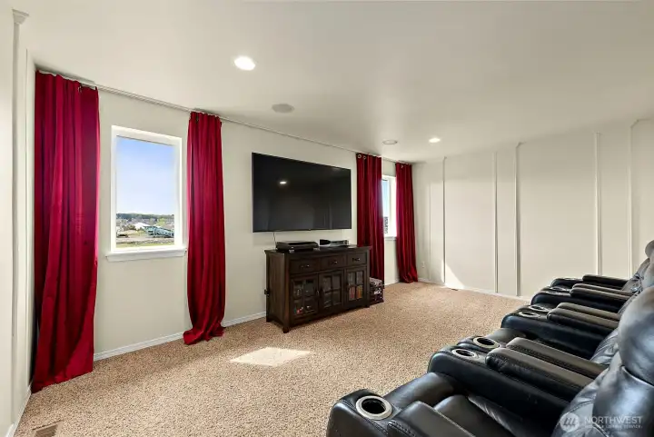 FLEX bonus rm - 5th bdrm