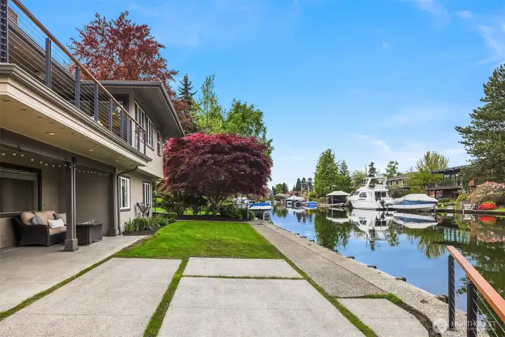 Clean lines meet soft landscape—level lawn, structured pathways, and direct canal frontage. Launch a paddleboard, tie up the boat, or simply take in the stillness—the lifestyle here is effortless and immediate.