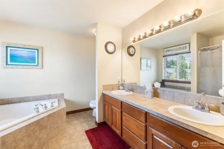 Ensuite with shower and large corner bathtub
