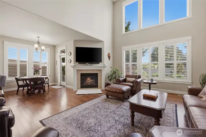 Living room has a great view of the 6th tee!