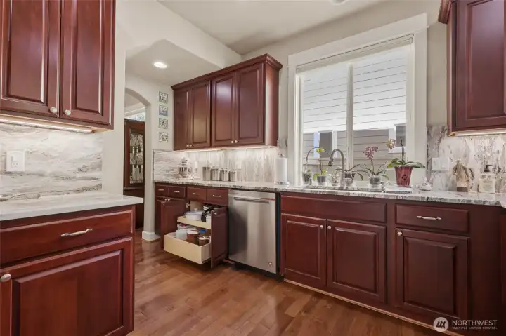 Pull out drawers in the cabinets
