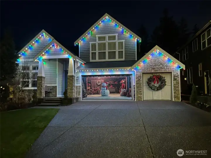 Home includes Built in Trimlight permanent outdoor lights that can be changed for any occasion!