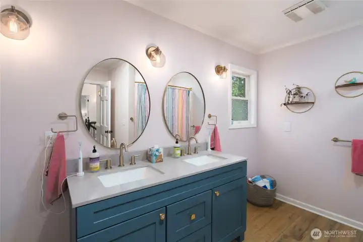 Upstairs full bathroom Upstairs full bathroom