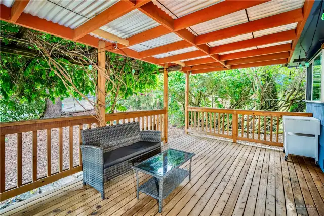 great size covered deck to entertain on year around