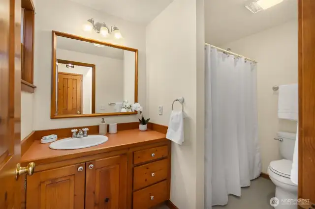 Full bathroom sits between the 2 upper level bedrooms.