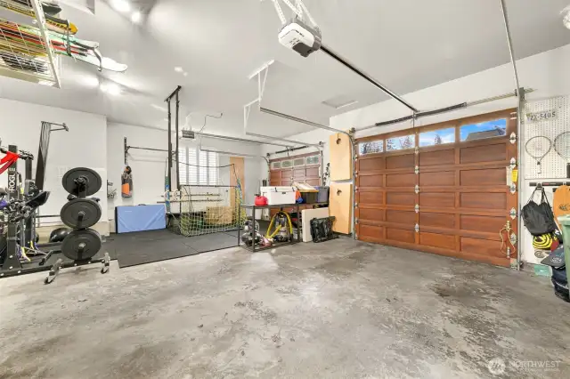 Oversized 2 car garage