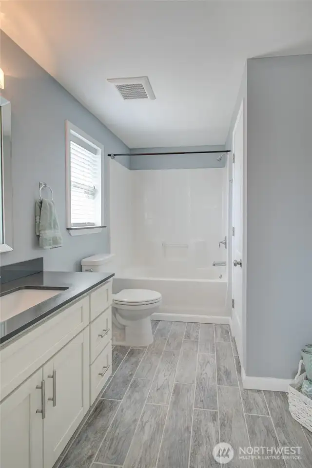 Upstairs Guest/Ensuite Bathroom