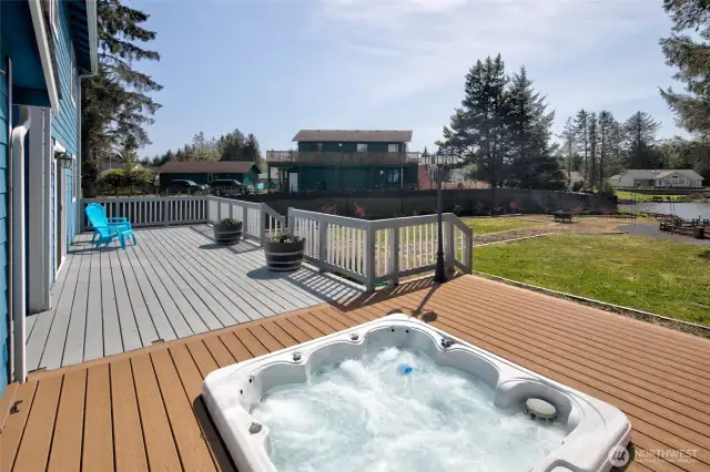 Back Deck & Hot Tub