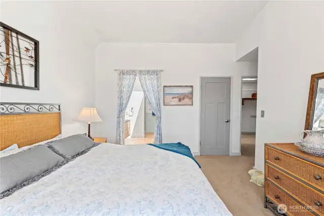 Primary Bedroom to spa en suite