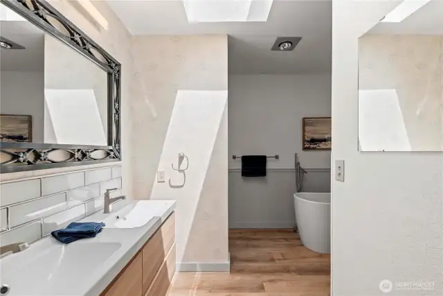 Primary ensuite bath