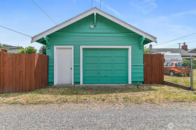 Detached Garage off Alley