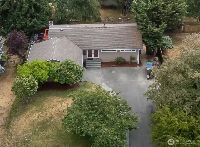 Huge driveway.  Lots of room for extra cars.