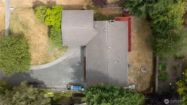 Nice aerial shot of the house and lot.