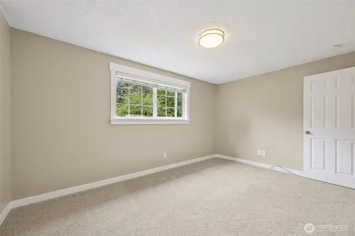 Same bedroom w/out staging.