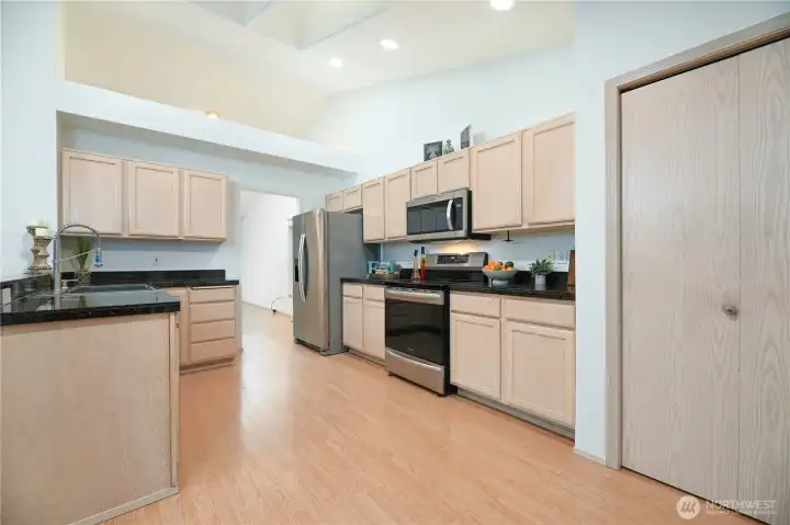 Great sized kitchen with pantry.
