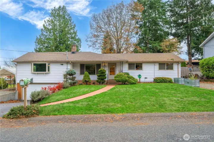 3 driveways, 2car garage & carport