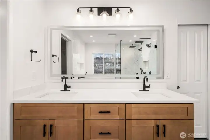 Primary double sinks with touchscreen defogging mirror
