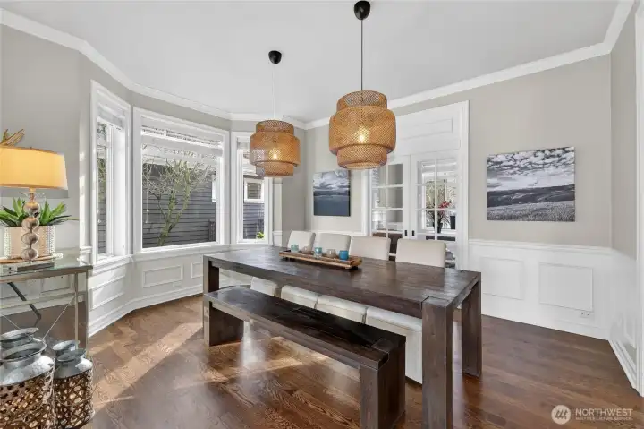 Inviting Dining Room perfect for Entertaining