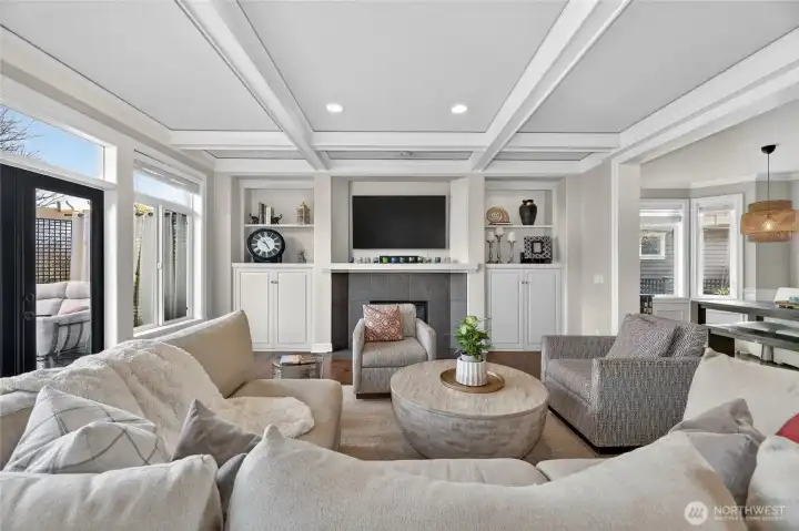 Spacious Family Room w/ Cascade Views