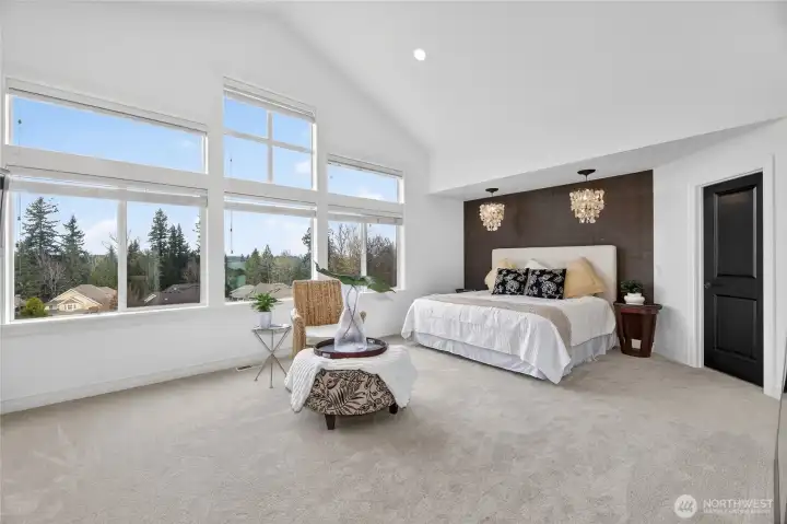 w/ Cascade Views - 2 Walk-in Closets