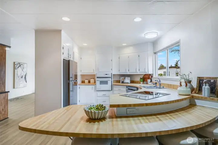 The unique design allows ample work spaces and it feels so spacious.