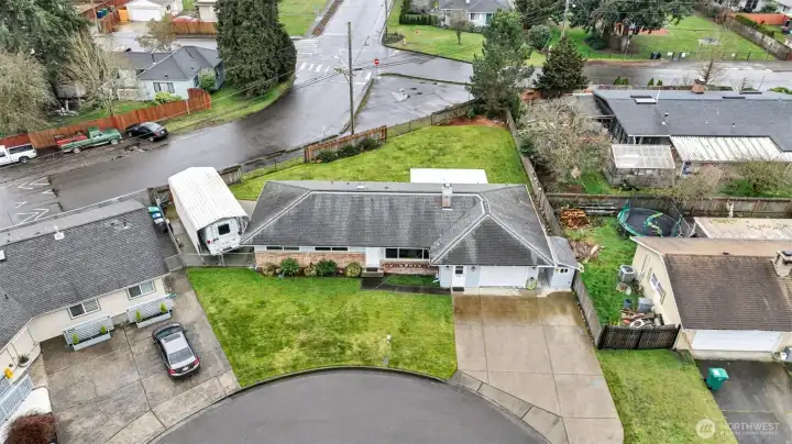 Aerial view of property, highlighted the expansive lot.