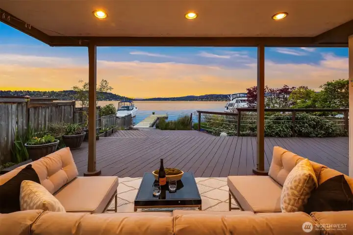 Imagine "al fresco" dinners and conversations between guests here with furry friends at your feet after a good day playing in the water.