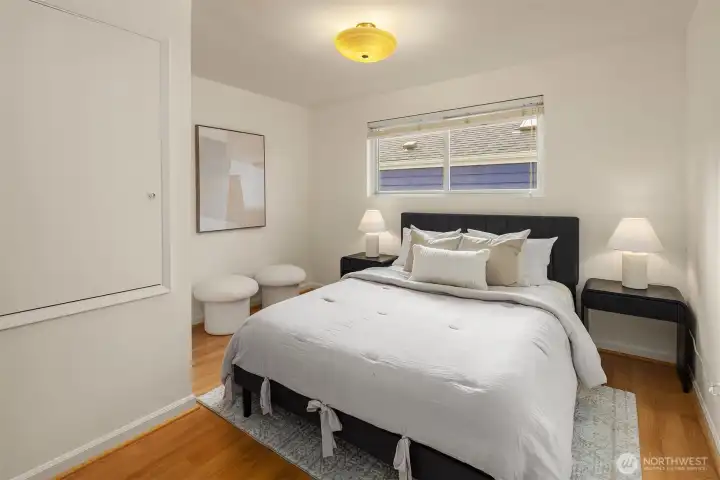 3rd bedroom which can be used as a guest bedroom or a home office (with no distraction from the big views).