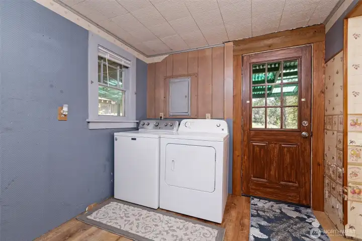 Open laundry room located just off of the kitchen