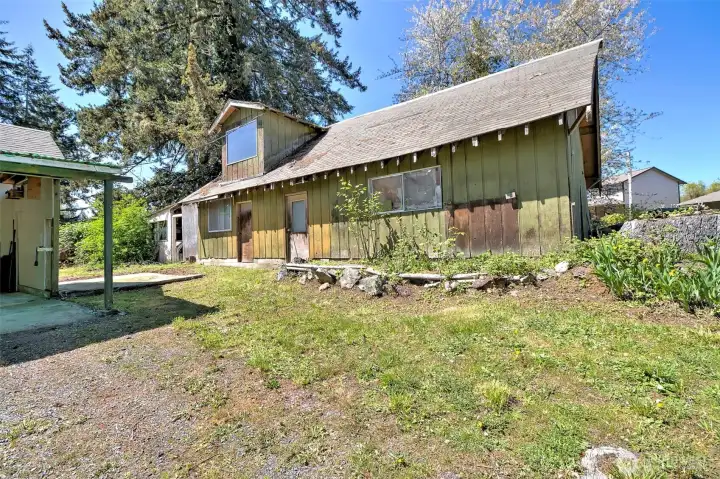 Over 500sqft garage space with loft