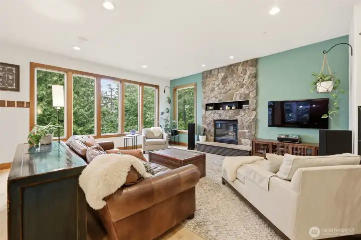 Soaked in natural light, the great room is spacious and perfect for entertaining a large group! Soaked in natural light, the great room is spacious and perfect for entertaining a large group!