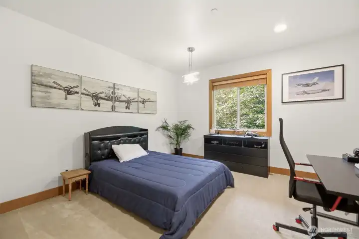 Upstairs Bedroom with walk in closet. Upstairs Bedroom with walk in closet.