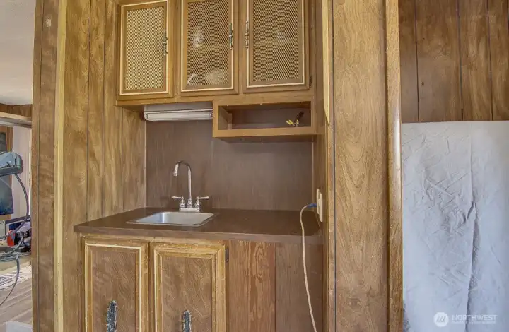 Built in wet bar