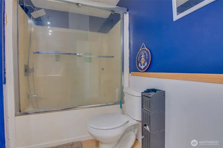 Main bathroom 2