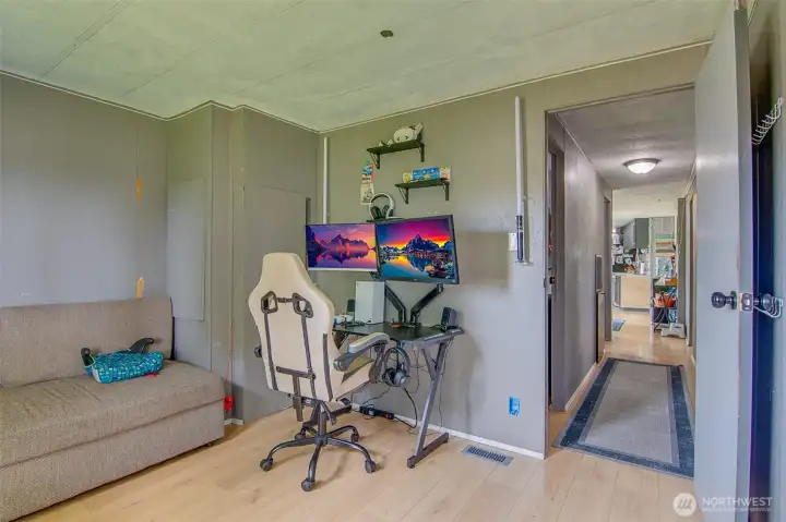 Rental Bedroom 3/Office