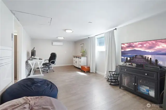 Bonus Room (Former Garage) with heat pump