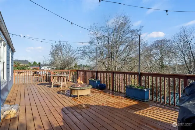 Large Deck great for Entertaining