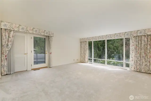 Upper level Primary bedrooom