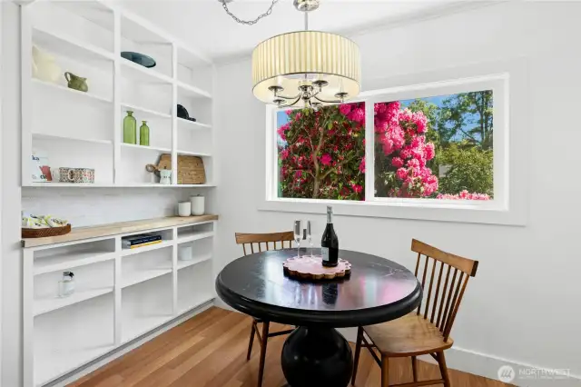 The dining area in the kitchen.