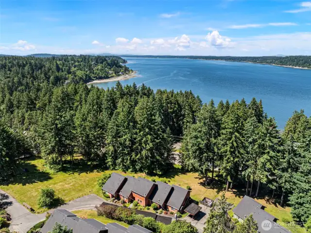 Welcome to Henderson Bay Townhomes, located near Henderson Bay in Gig Harbor.