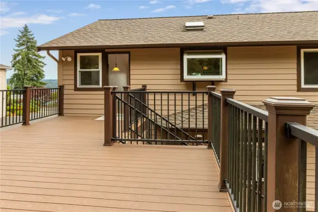 Extra large entertaining deck for pravacy