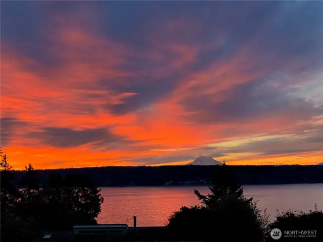 Sunrises over the mountain