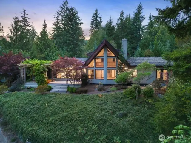 Stunning waterfront home on a beautiful 1.49 acre lot on McIntosh Lake. The home is centrally located between Tenino & Olympia to the West & Northwest and Rainier, Yelm & JBLM to the North East.