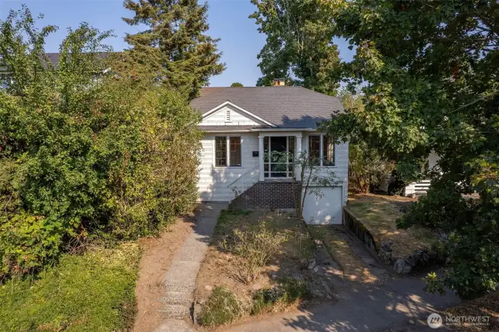 A gem of a Craftsman Cottage in Tangletown.