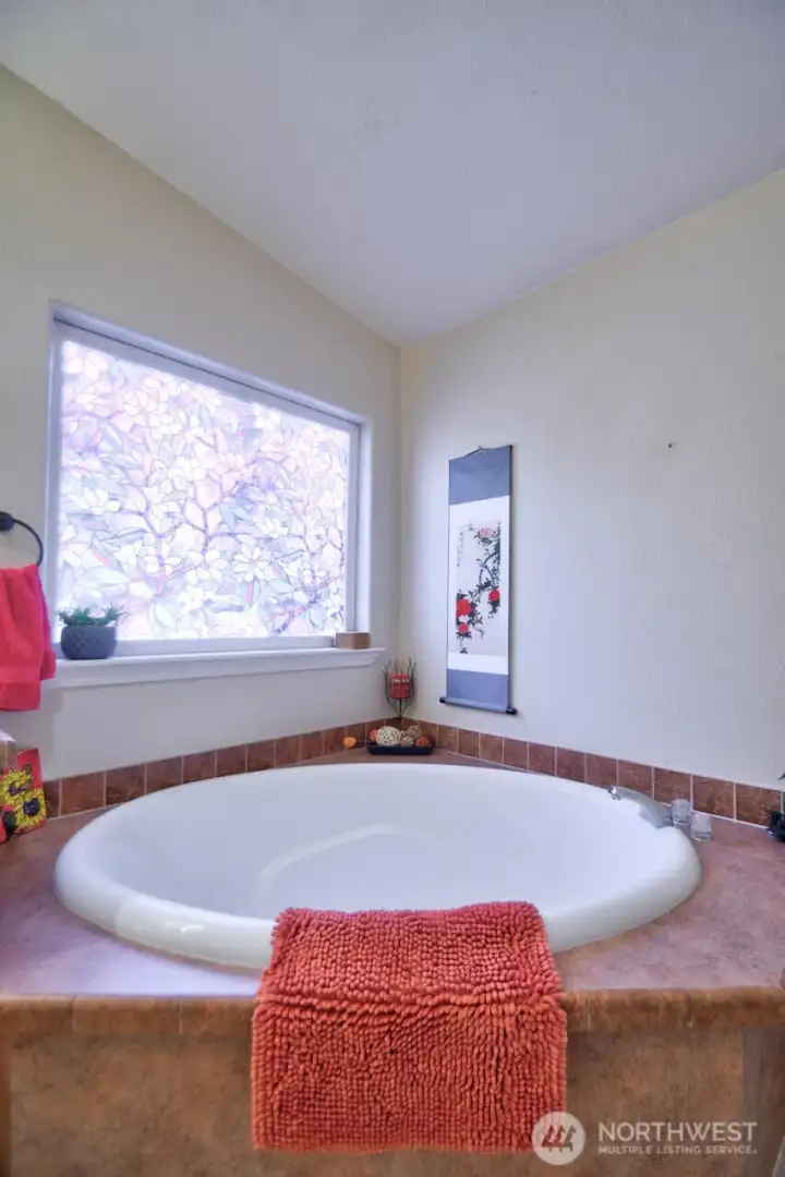 Soaking tub
