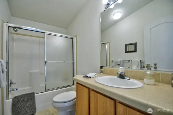 Hall way full bath.
