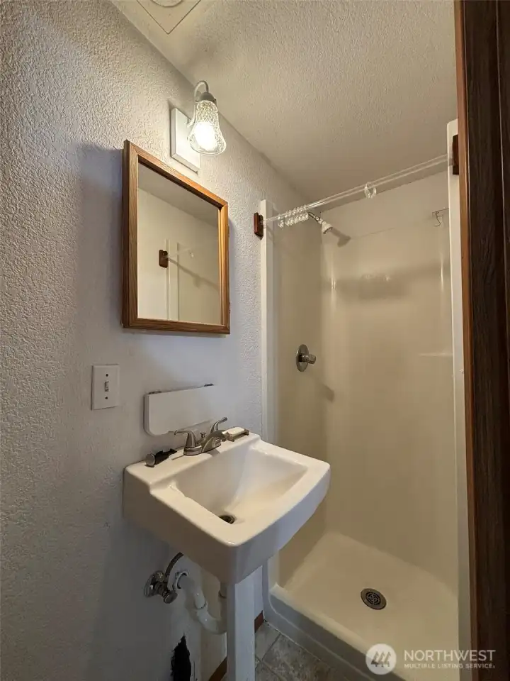 3/4 bath ready for your ideas