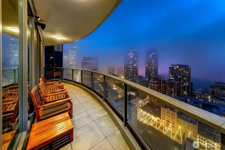 220 sqft private balcony bbq's permitted