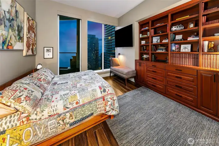 gorgeous built ins on primary- with oversized walkin closet
