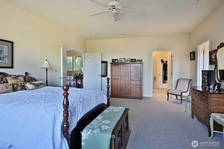 Primary bedroom ensuite